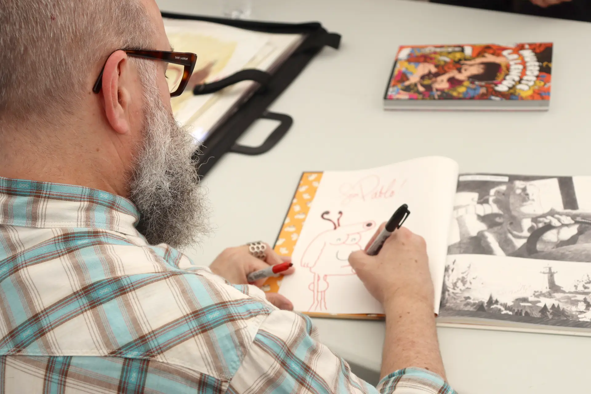Dave Cooper nunha sesión de firmas do festival de cómic e banda deseñada Viñetas desde o Atlántico 2025