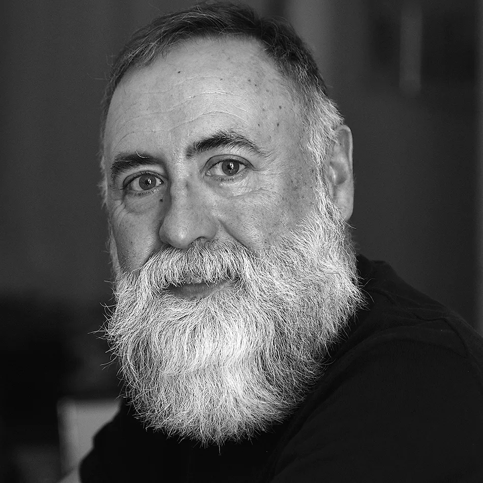 Retrato en branco e negro de Sebas Martín