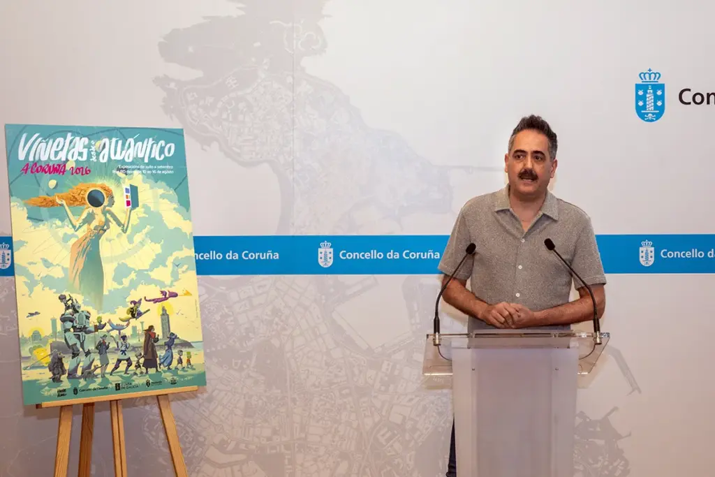 O director do Festival Viñetas desde o Atlántico falando desde o atril