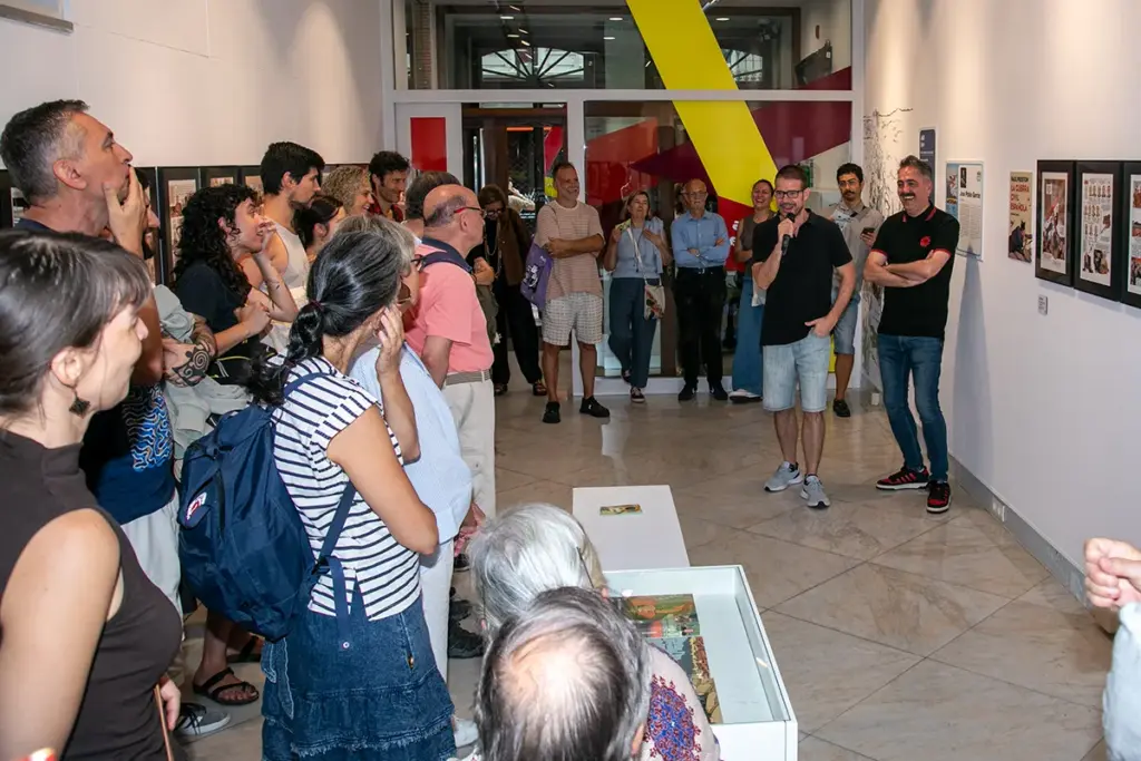 Asistentes á inauguración da exposición de José Pablo García na Casa Museo Casares Quiroga