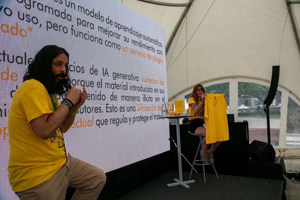 Faladoiro da AGPI na carpa de Rúa BD